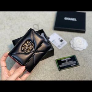 Chanel Trifold Wallet -Ain’t auth ⚠️